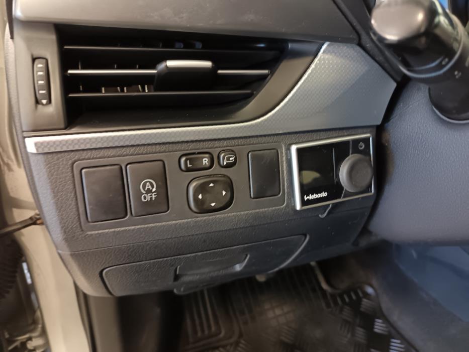 TOYOTA Avensis 2016