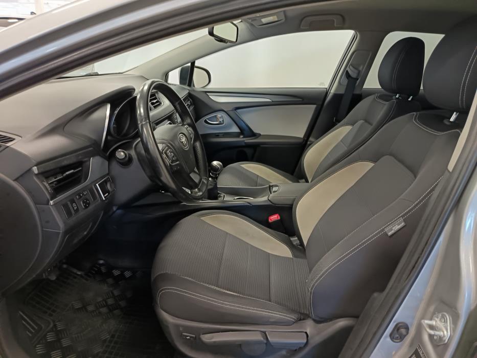 TOYOTA Avensis 2016
