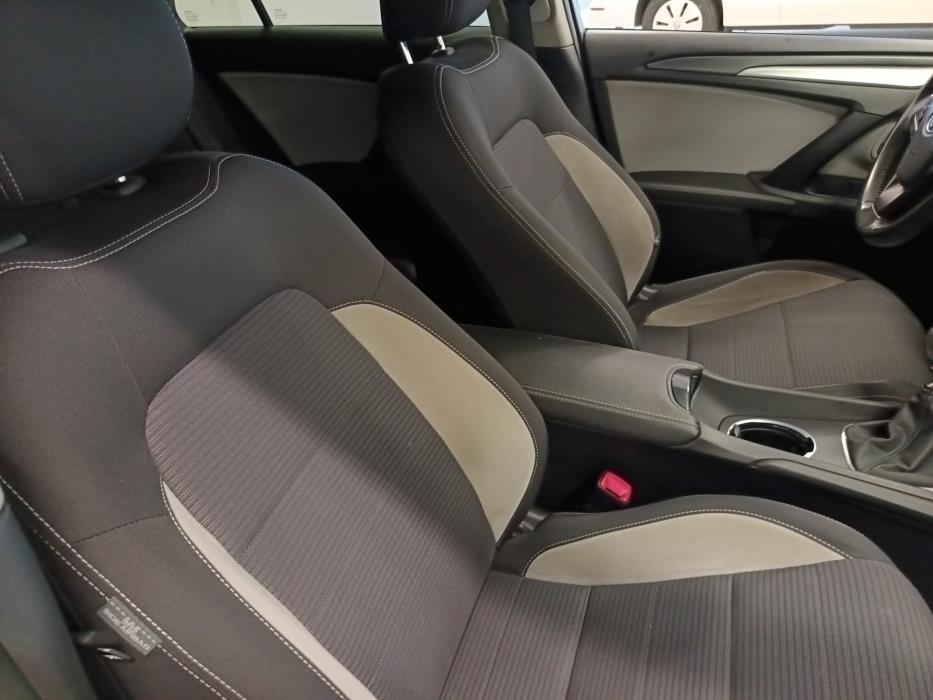 TOYOTA Avensis 2016