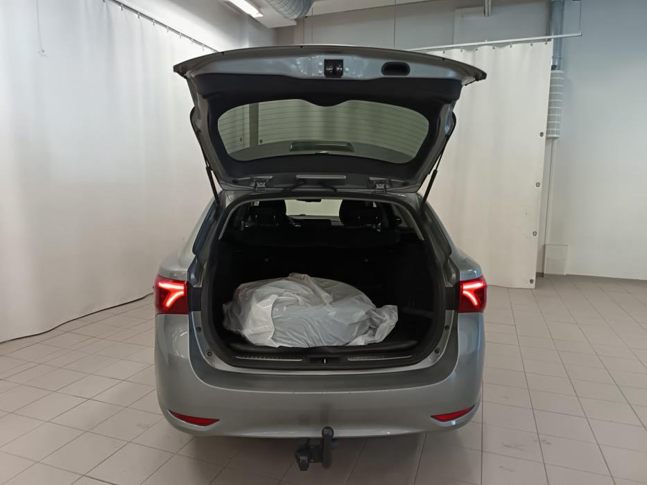 TOYOTA Avensis 2016