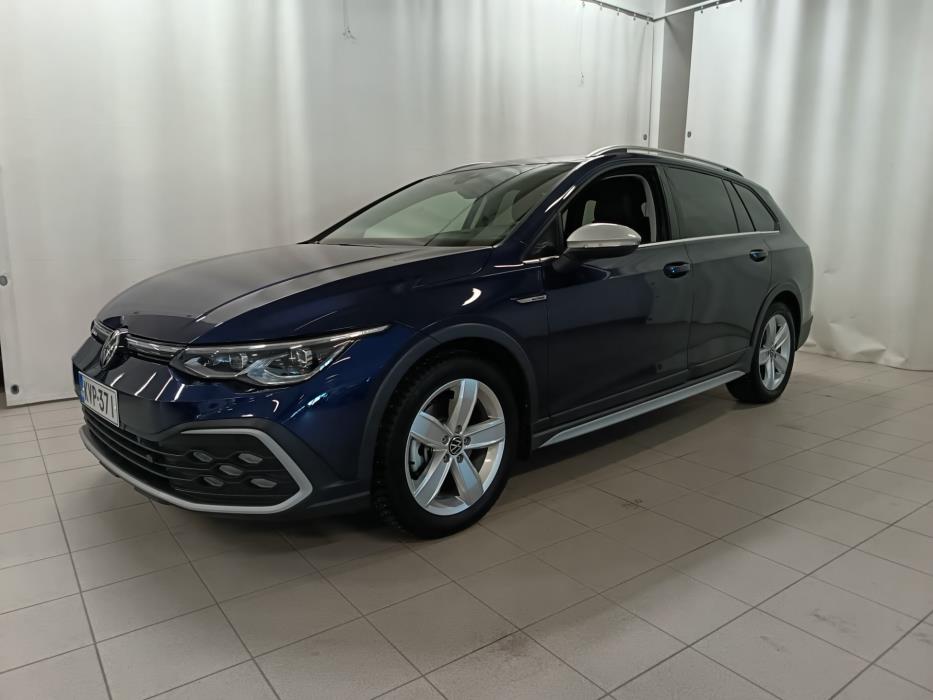 VOLKSWAGEN Golf 2023