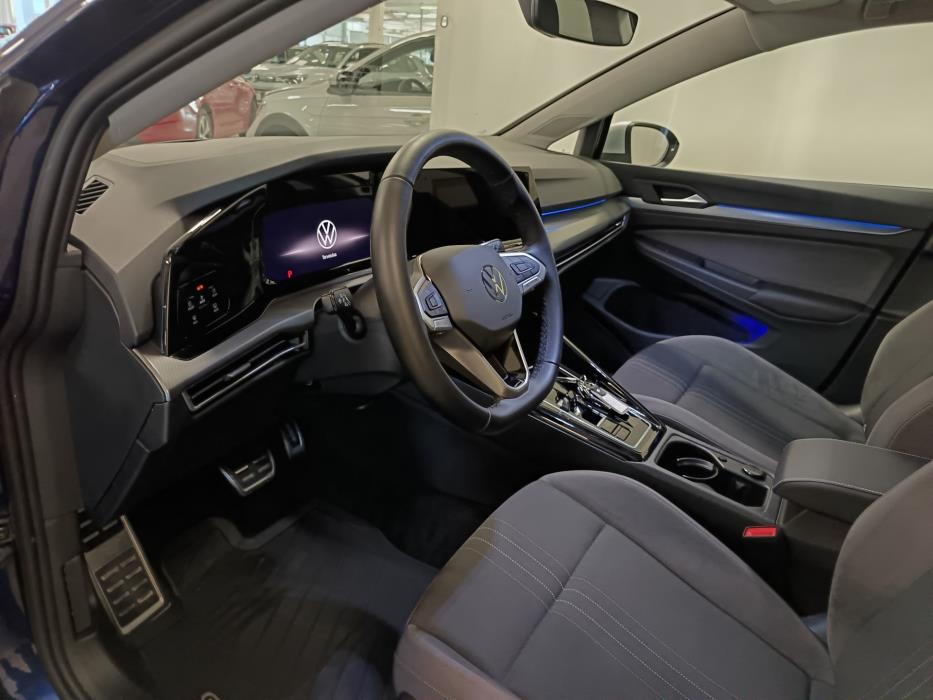 VOLKSWAGEN Golf 2023