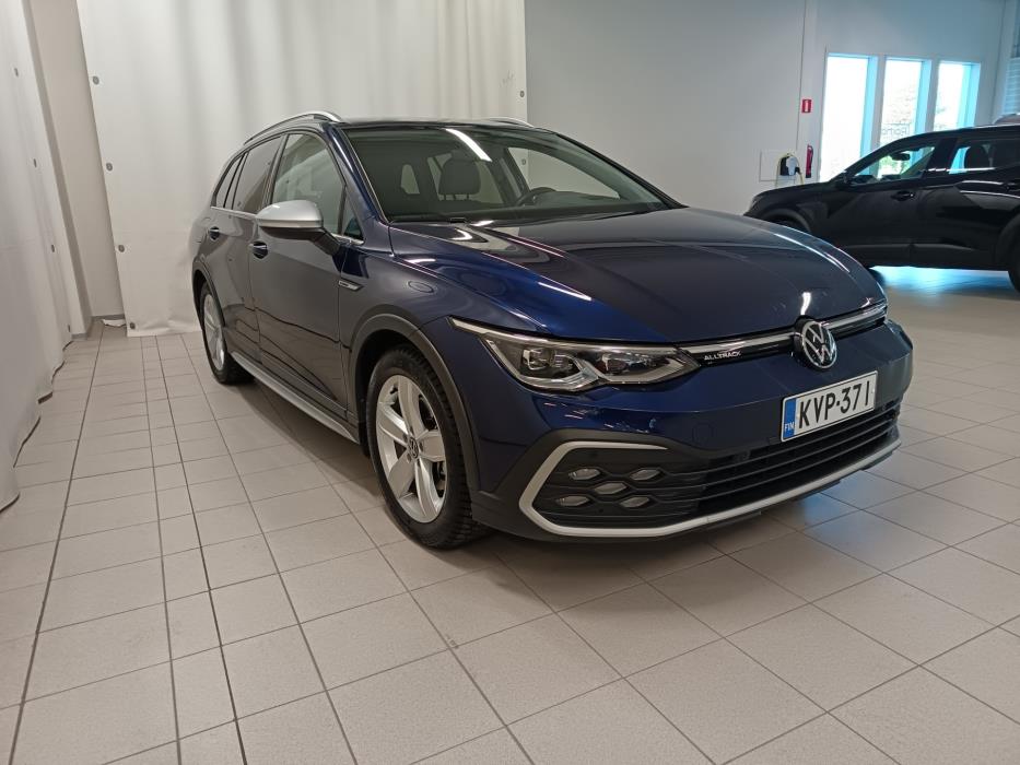 VOLKSWAGEN Golf 2023