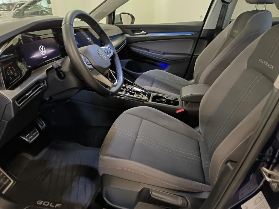 VOLKSWAGEN Golf 2023