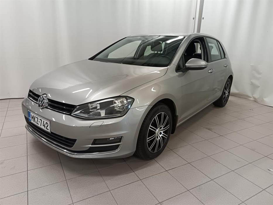 VOLKSWAGEN Golf 2012