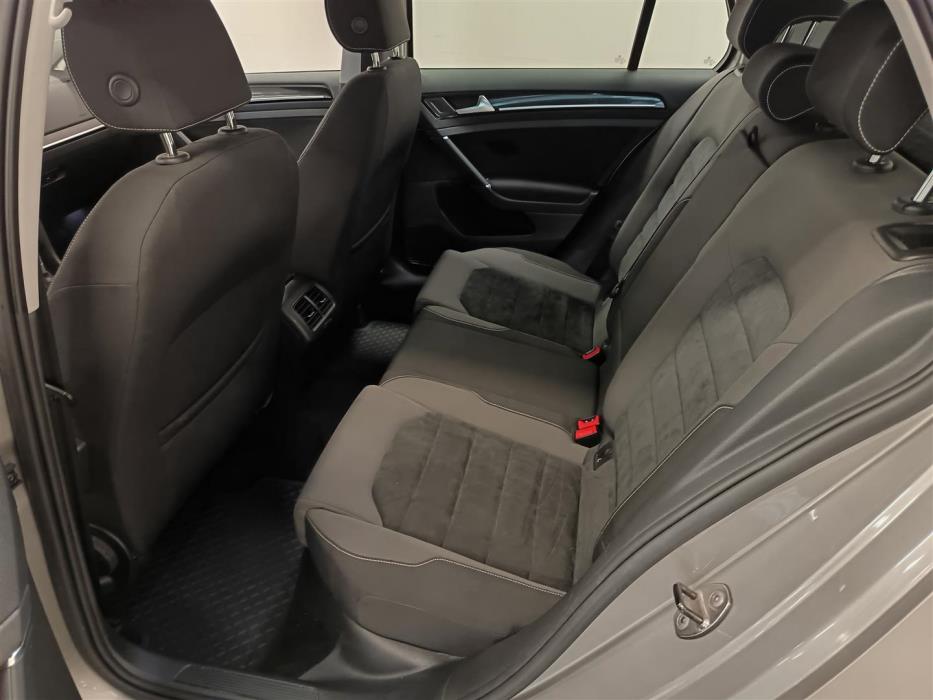 VOLKSWAGEN Golf 2012