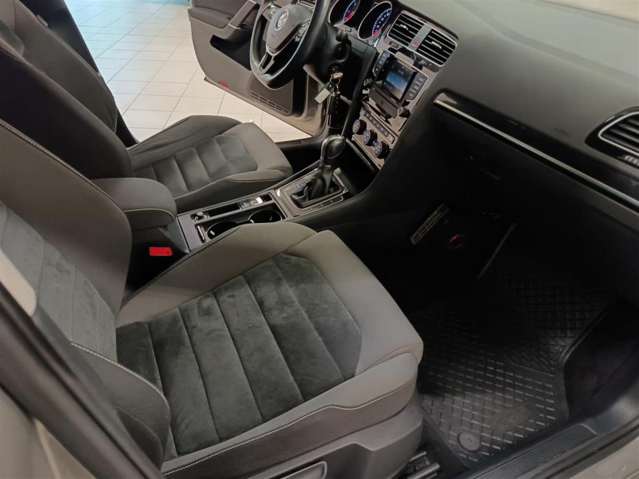 VOLKSWAGEN Golf 2012