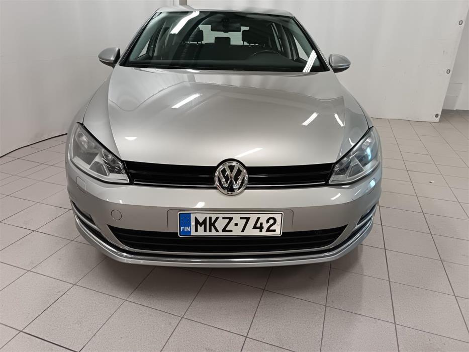 VOLKSWAGEN Golf 2012
