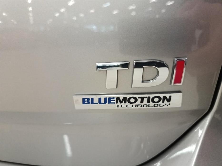 VOLKSWAGEN Golf 2012