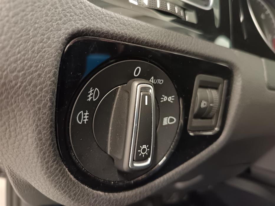 VOLKSWAGEN Golf 2012