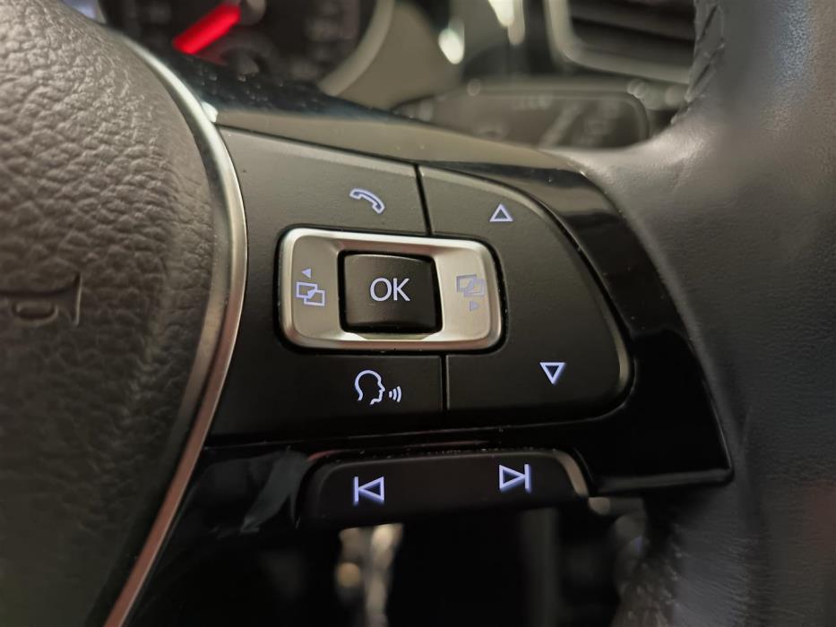 VOLKSWAGEN Golf 2012