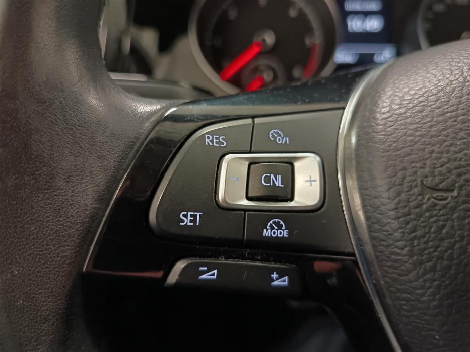 VOLKSWAGEN Golf 2012