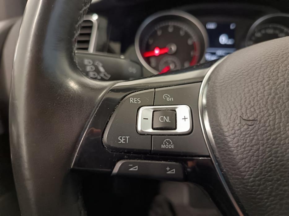 VOLKSWAGEN Golf 2013