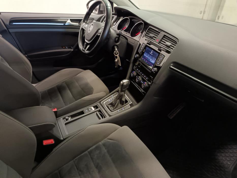 VOLKSWAGEN Golf 2013