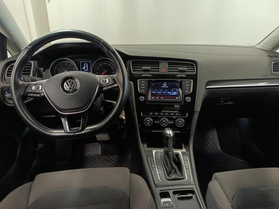 VOLKSWAGEN Golf 2013
