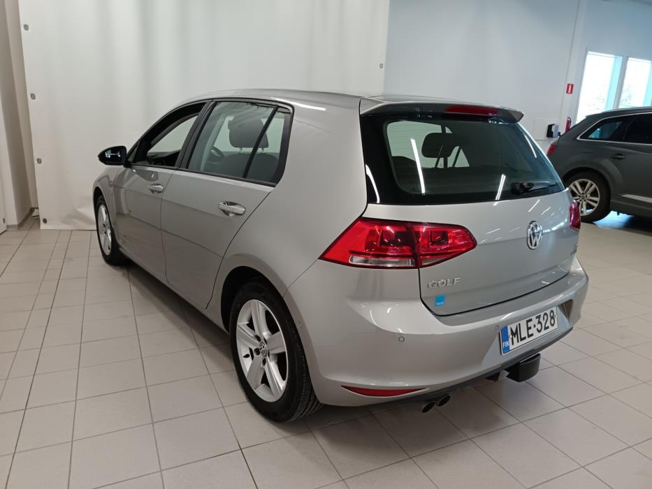 VOLKSWAGEN Golf 2013