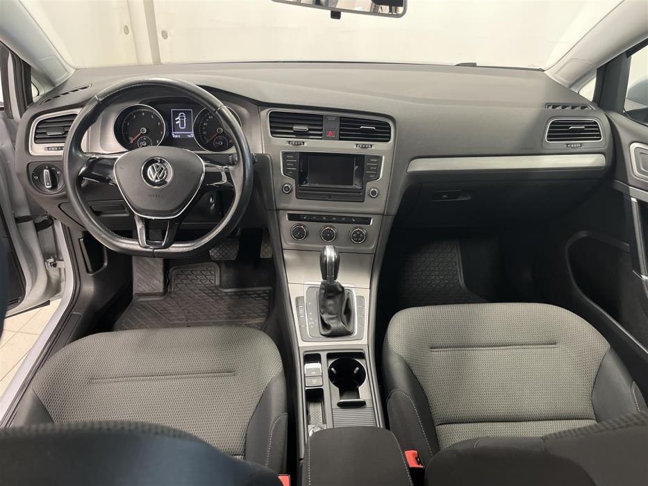 VOLKSWAGEN Golf 2016