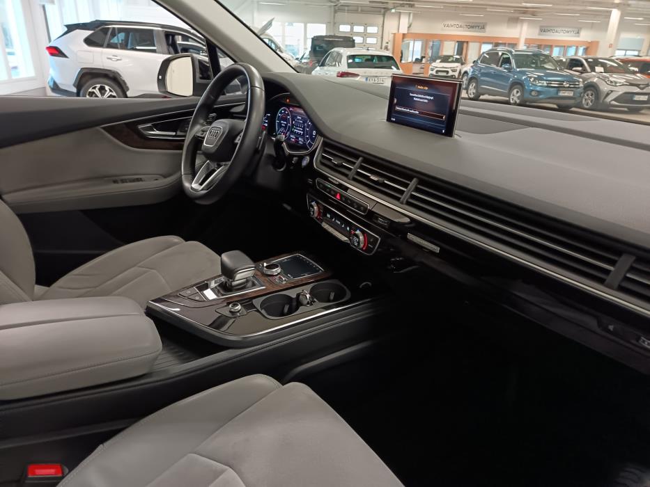 AUDI Q7 2017