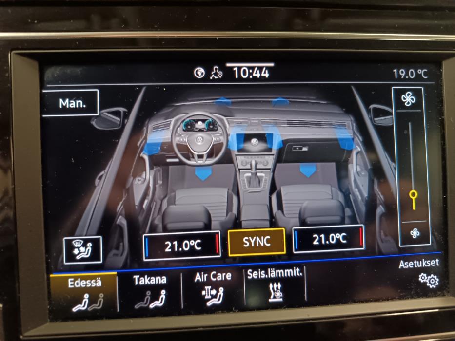 VOLKSWAGEN Passat 2023