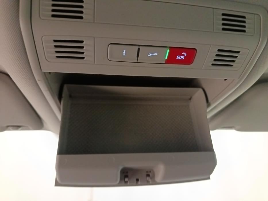 VOLKSWAGEN Passat 2023