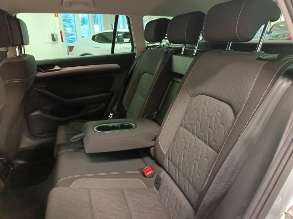 VOLKSWAGEN Passat 2023