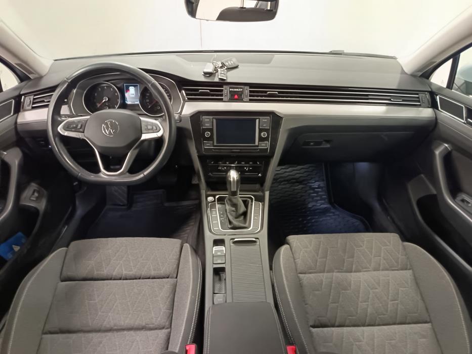 VOLKSWAGEN Passat 2023