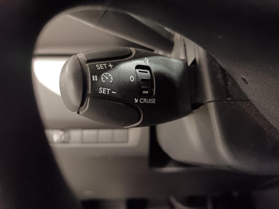 Peugeot Traveller 2022