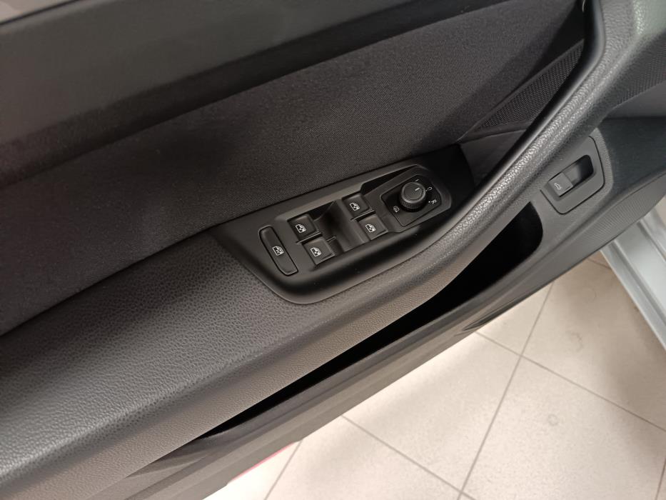 VOLKSWAGEN Passat 2022