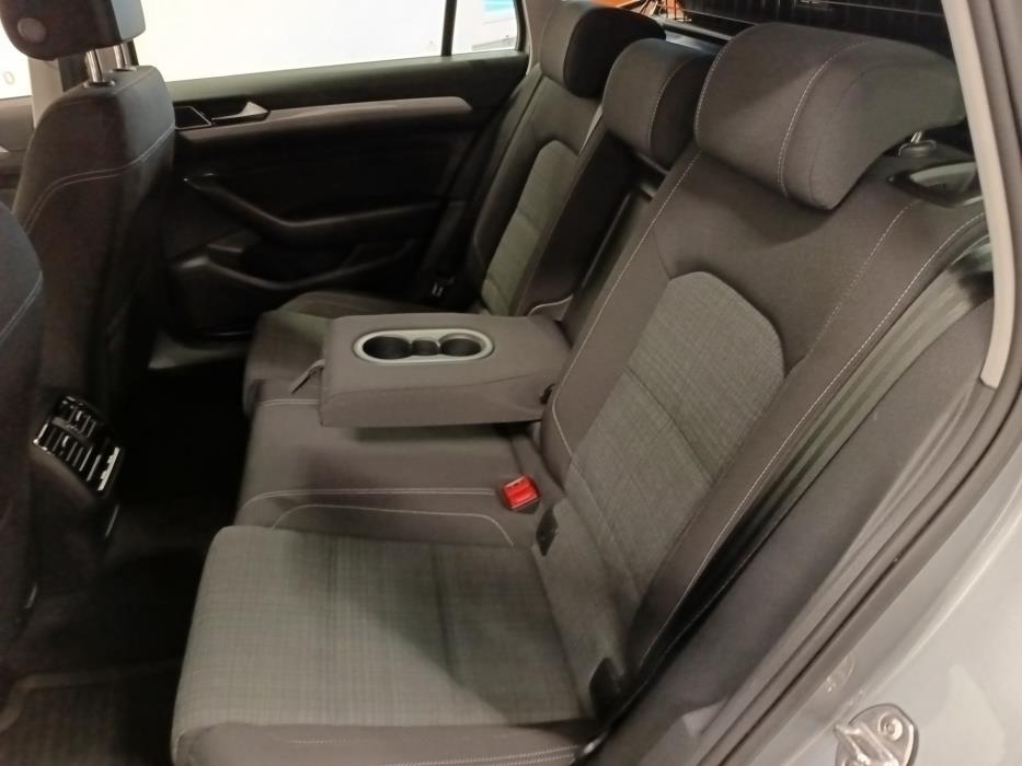 VOLKSWAGEN Passat 2022