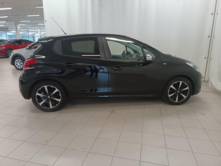 PEUGEOT 208 2017