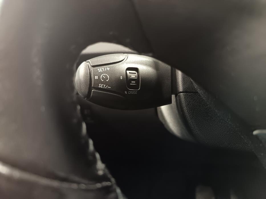 PEUGEOT 208 2017