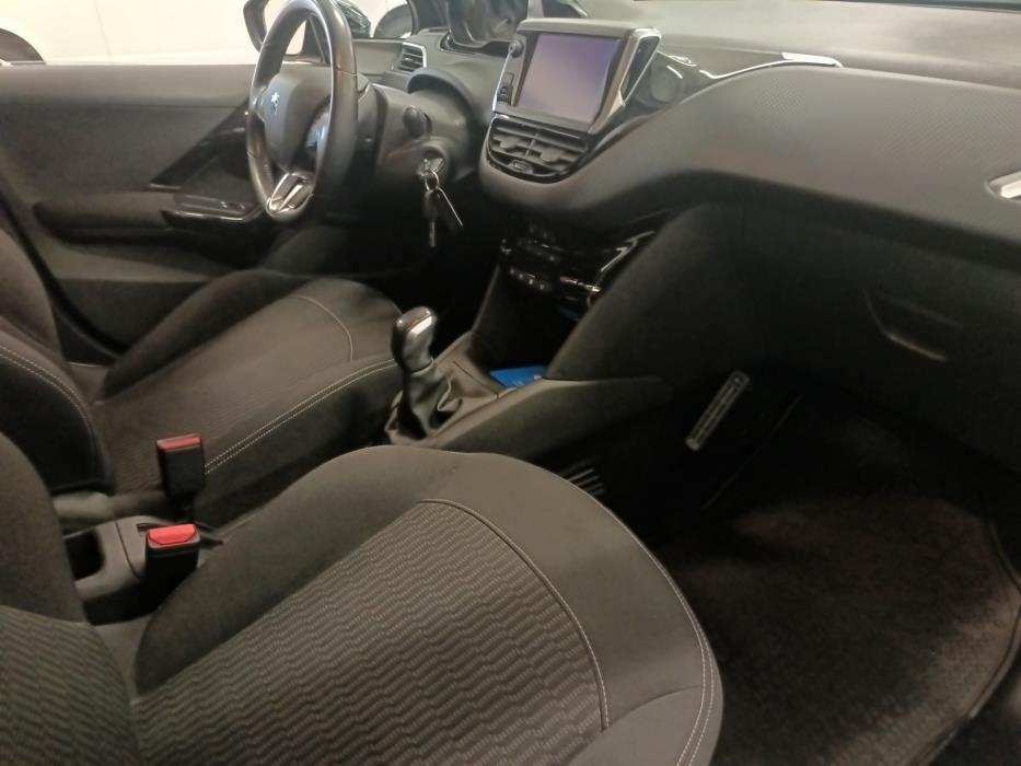 PEUGEOT 208 2017