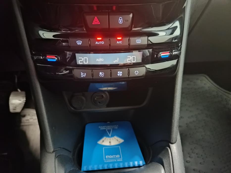 PEUGEOT 208 2017