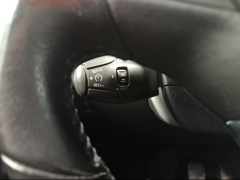 PEUGEOT 208 2017