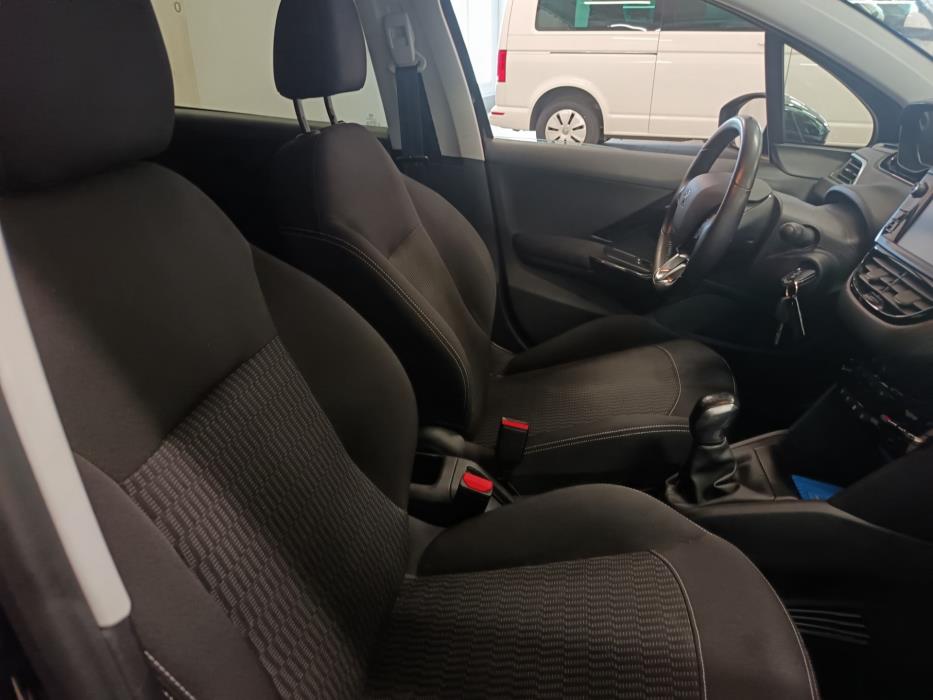 PEUGEOT 208 2017