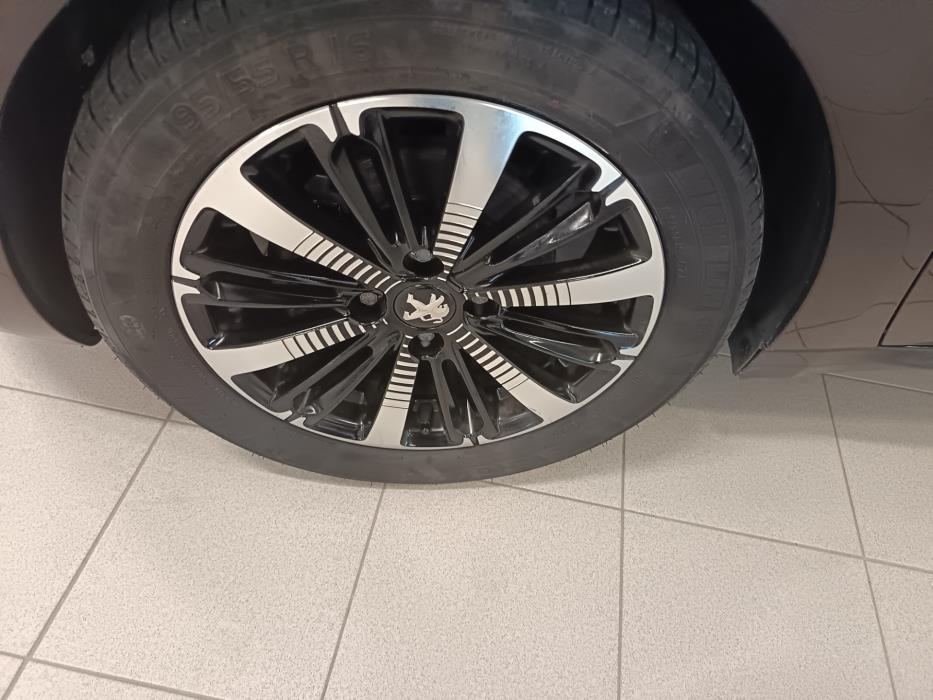 PEUGEOT 208 2017
