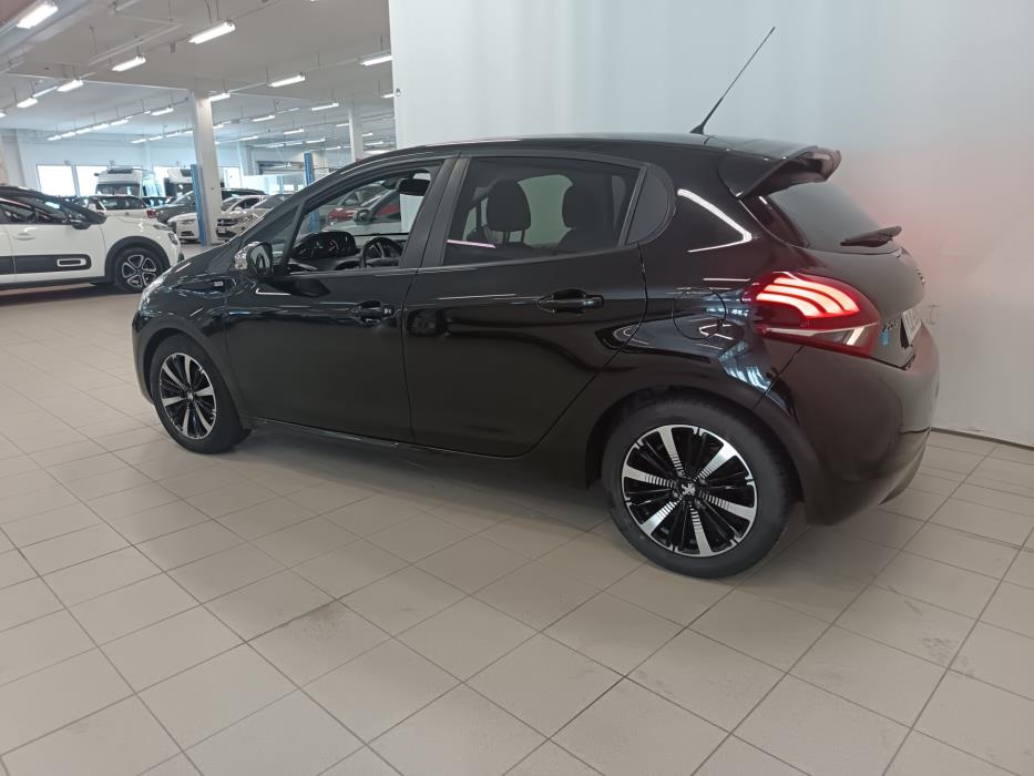 PEUGEOT 208 2017