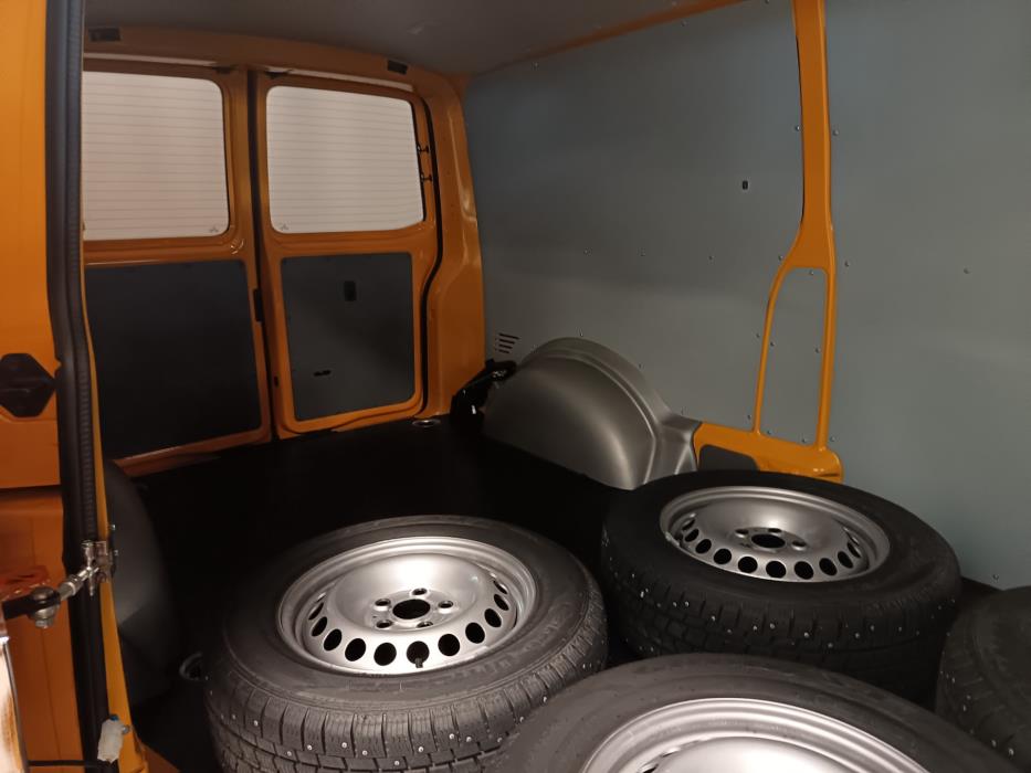 VOLKSWAGEN Transporter 2024