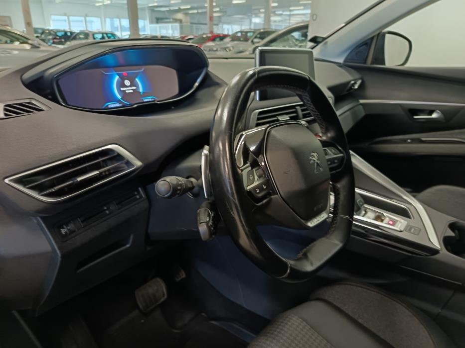 PEUGEOT 5008 2019