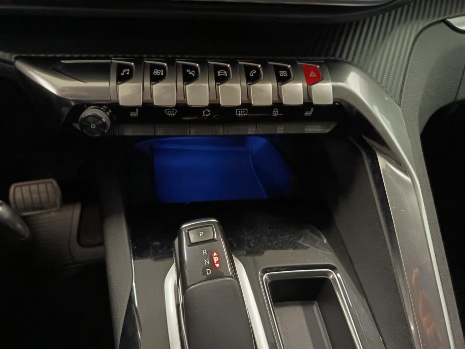 PEUGEOT 5008 2019