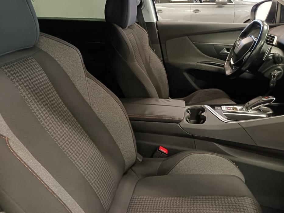 PEUGEOT 5008 2019
