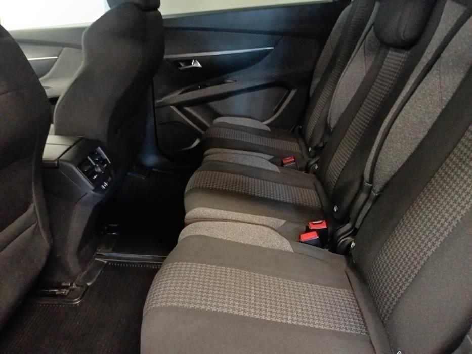 PEUGEOT 5008 2019
