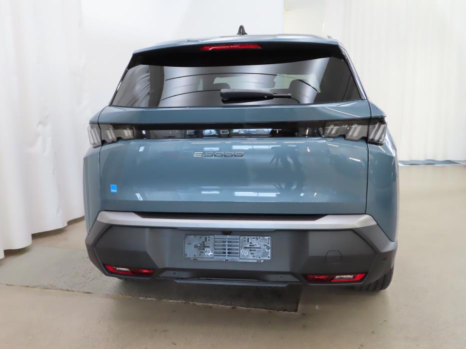 Peugeot E-5008 2025