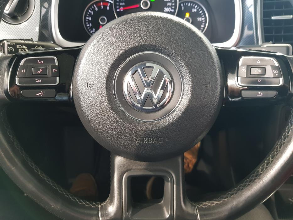 VOLKSWAGEN Beetle 2012