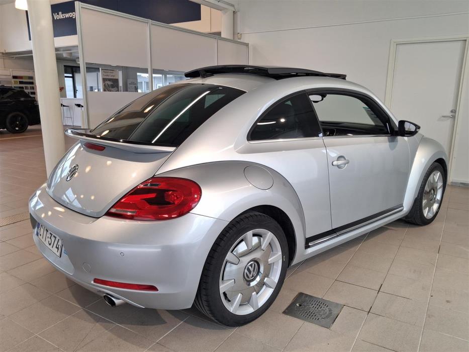 VOLKSWAGEN Beetle 2012
