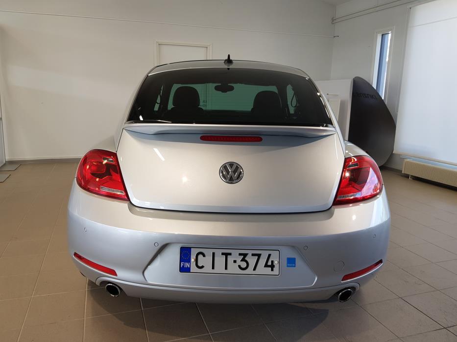 VOLKSWAGEN Beetle 2012