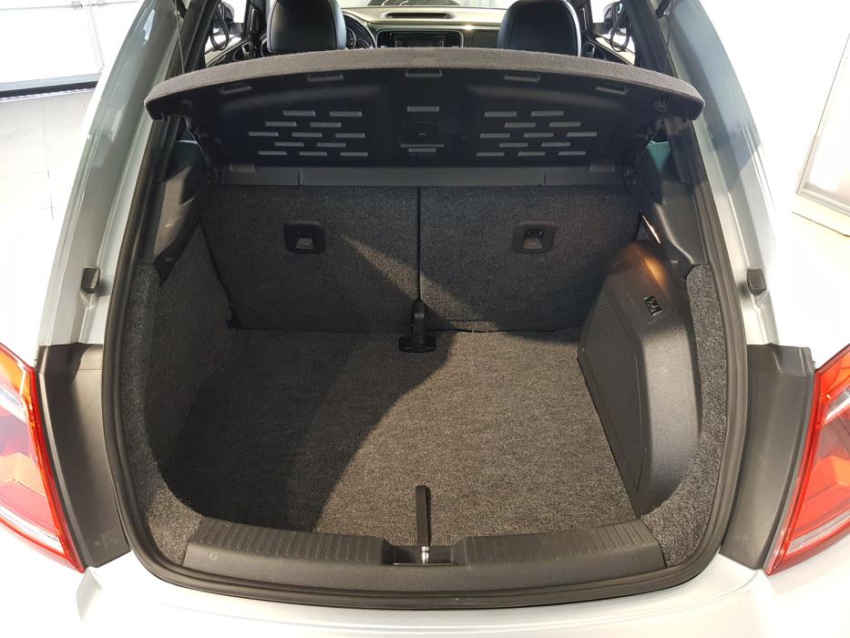 VOLKSWAGEN Beetle 2012