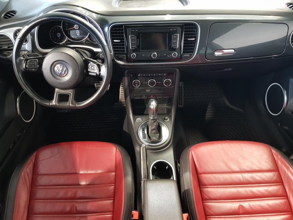 VOLKSWAGEN Beetle 2012