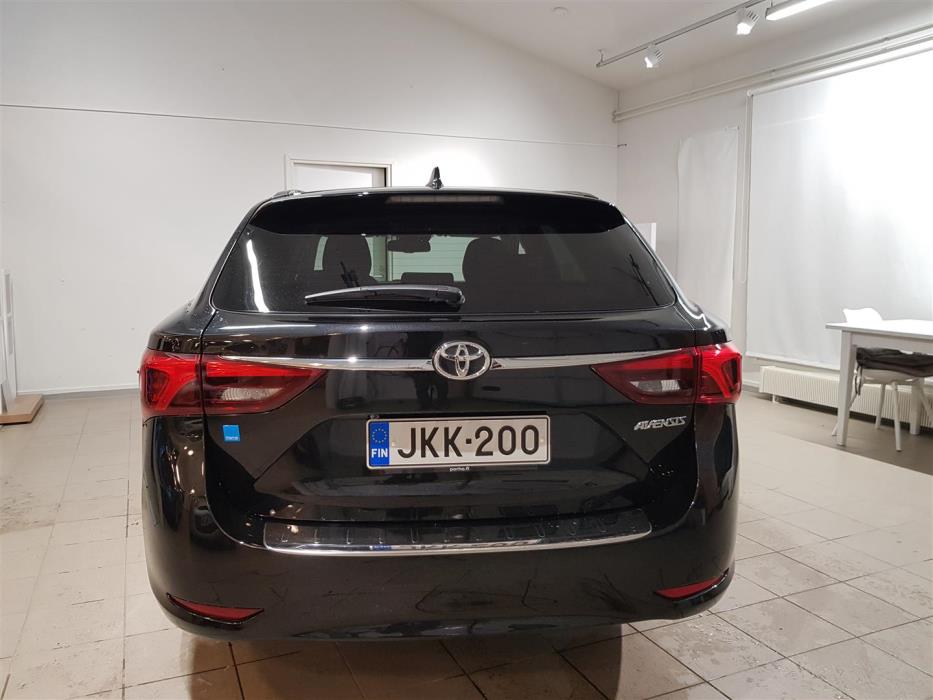 TOYOTA Avensis 2017