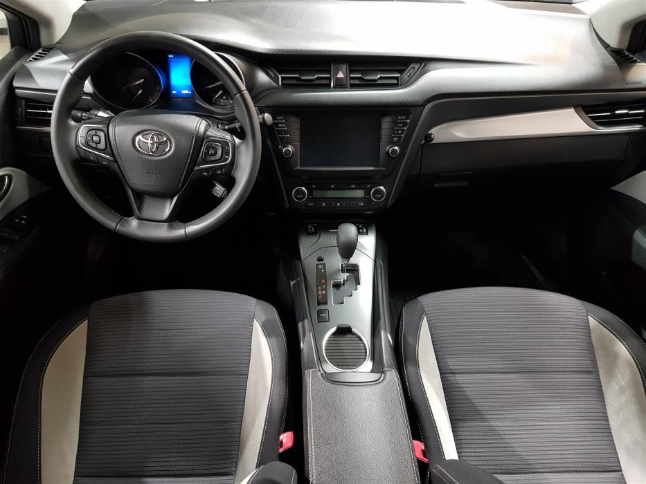 TOYOTA Avensis 2017